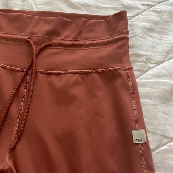 Vuori Women’s Daily Legging - Picture 5 of 9